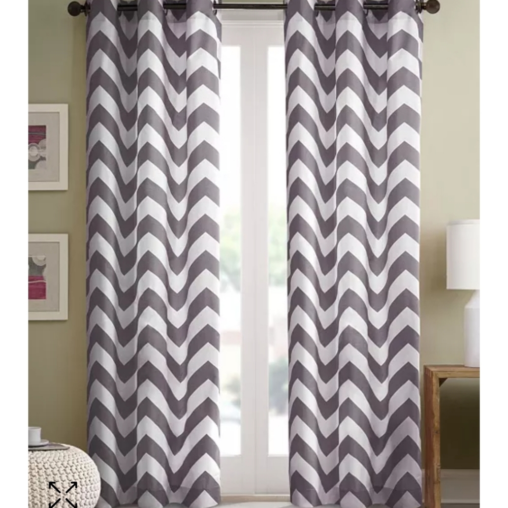 Intelligent Design Gray / White Chevron Print Curtains (set of 2 Panels)